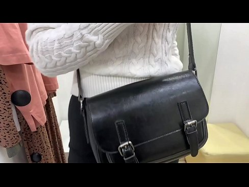 ❤️ Offentlig onani av ungtispe FeralBerry med en dildo i prøverommet ❤❌ Vakker porno hos oss no.ixiporn.ru ❌