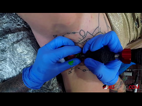 ❤️ Ekstremt tatovert hottie Sully Savage tok en tatovering på klitoris ❤❌ Vakker porno hos oss no.ixiporn.ru ❌